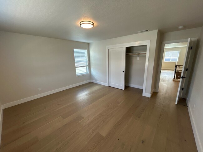 Building Photo - 20211 Glen Vista Rd