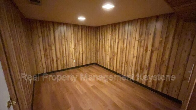 Building Photo - 176 Russets Cir