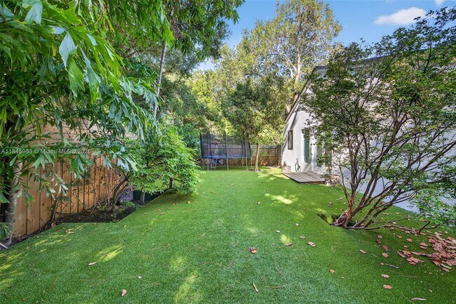 Building Photo - 1511 SW 30th Pl