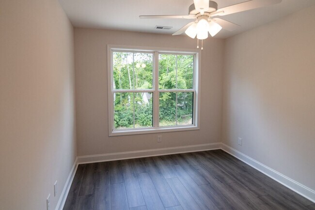 Building Photo - Welcome to Clarksville!