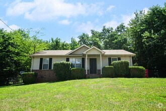 Building Photo - Three Bedroom on Tree Line Lot!