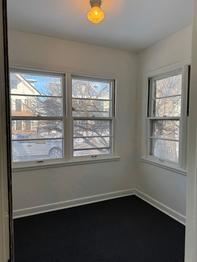 Building Photo - Single Family Home - GREAT Location - High End Finishes