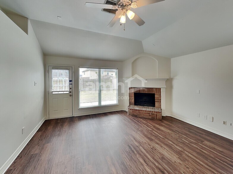 Building Photo - 19072 Hammer Ln