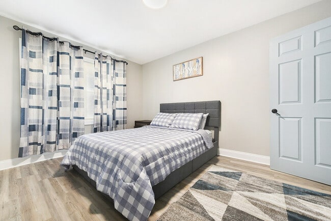 Building Photo - 444 Oneida St