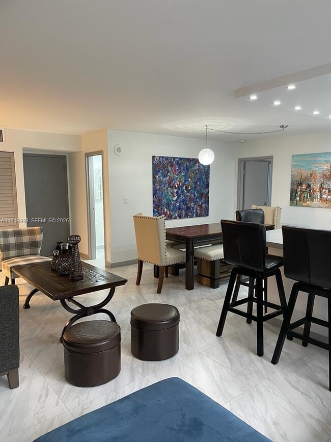 Building Photo - 16919 N Bay Rd