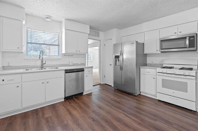 Building Photo - 5402 Jeffburn Cove