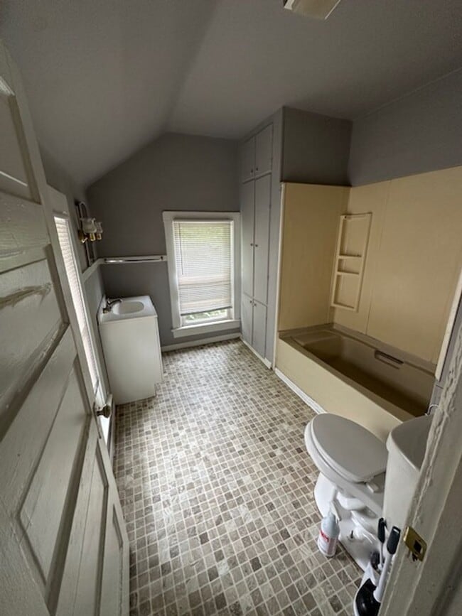 Building Photo - Section 8 Vouchers accepted for 2 Bedroom ...