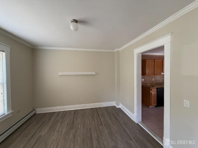 Building Photo - 628 Grove Ave