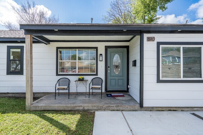 Building Photo - 810 Jerry St