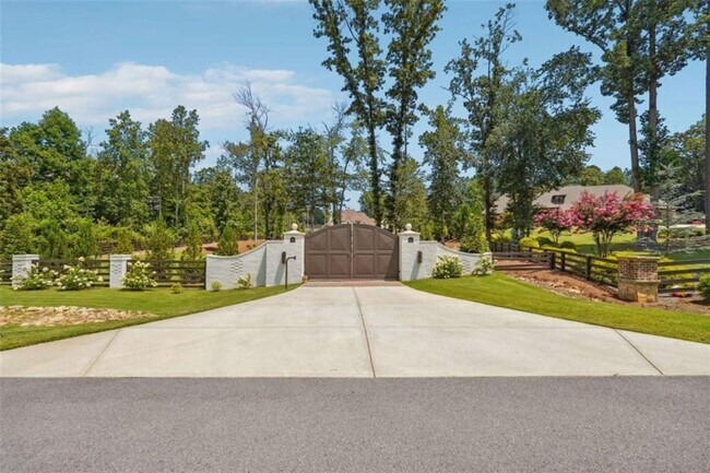 Building Photo - 2242 Shoal Creek Rd