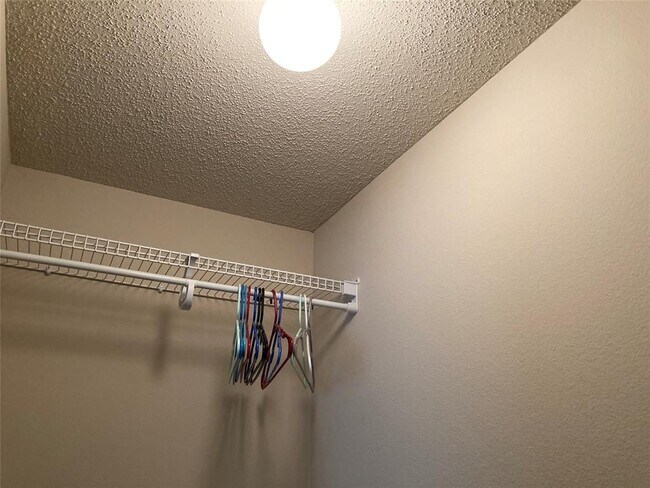 Building Photo - 2106 Main St