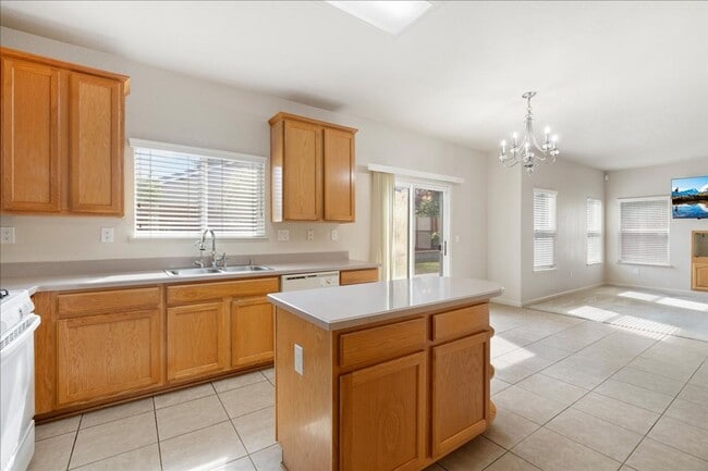 Building Photo - 7 Pewter Ct