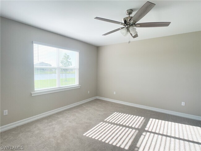 Building Photo - 715 Heather Lk Ave