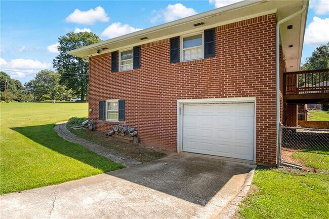 Building Photo - 4083 Cedar Knoll Dr