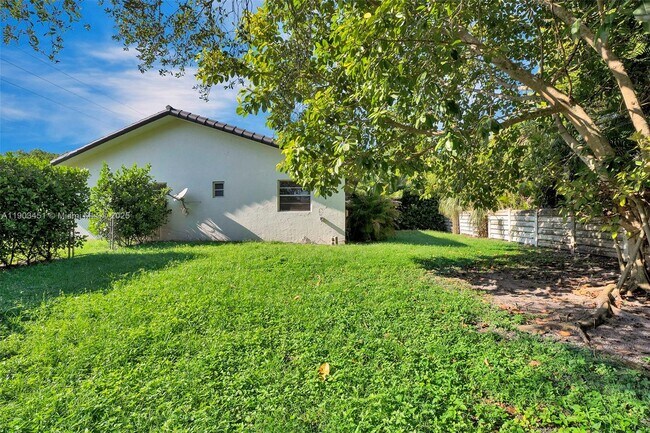 Building Photo - 12193 SW 82nd Ave