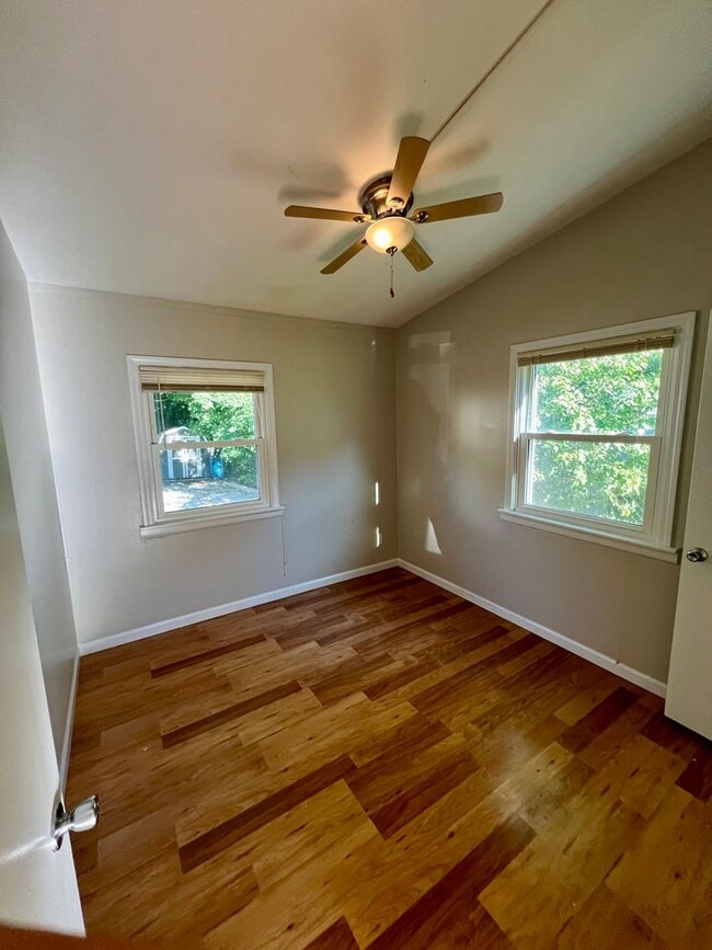 Building Photo - 3 Bedroom 1 Bathroom House for Rent