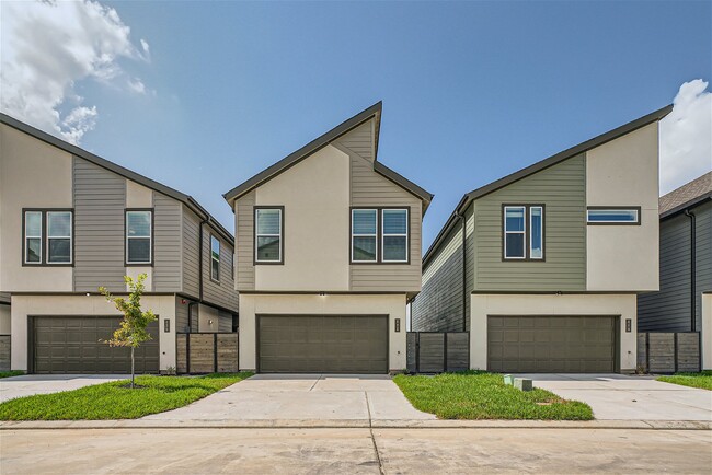 Building Photo - Centro Modern Homes