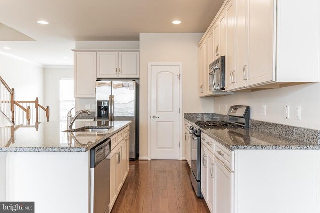 Building Photo - 25621 Pleasant Valley Rd