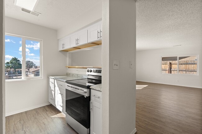 Building Photo - 1730 Arlene Rd SE