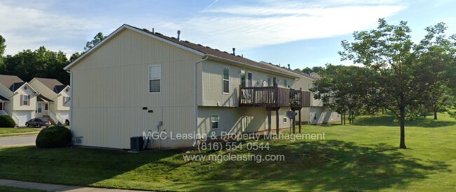 Building Photo - 3 bedroom Duplex with unique floor plan for rent in the Northland
