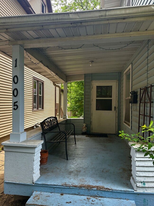 Building Photo - Spacious 5BR/2.5BA Home in Madison - Avail...