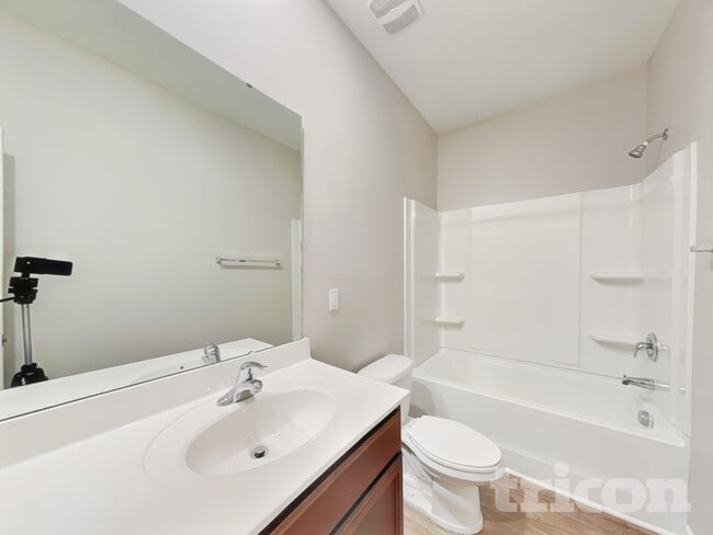 Building Photo - 1250 Aurora Glen Dr