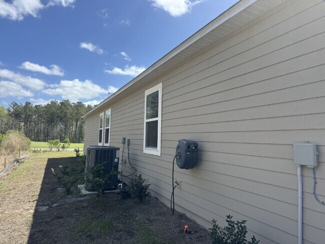 Building Photo - For Rent - Spring Move in Special ... 2nd Month's Rent FREE! (if sign a lease before the end of M...