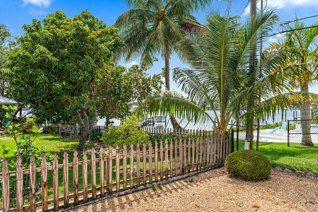 Building Photo - 4519 SE Pompano Terrace