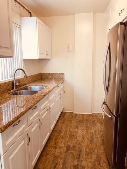 Kitchen - 112 S Chevy Chase Dr