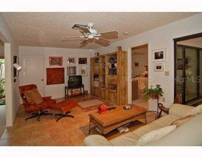 Building Photo - 2/2 Maintenance-Free Glen Oaks Courtyard Home with Private Pool