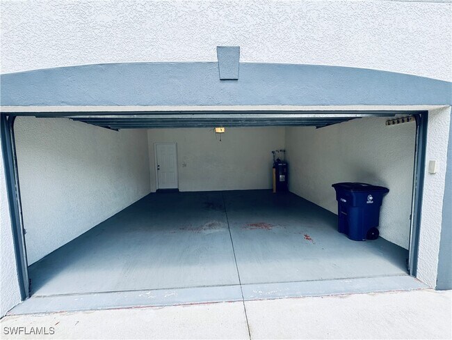 Building Photo - 12101 Santaluz Dr