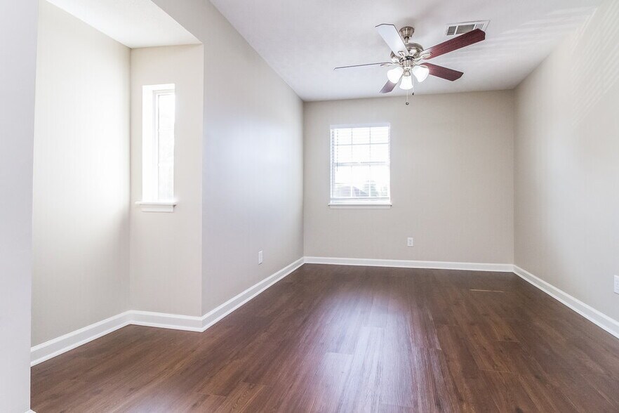 Building Photo - 101 Brandy Ct