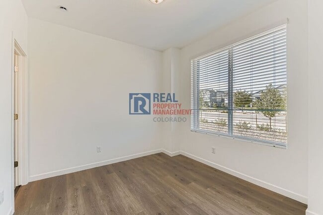 Building Photo - 1747 Peak Lp