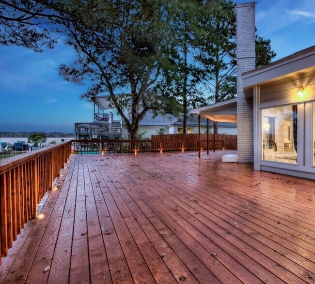 Building Photo - 8311 Amber Cove Dr