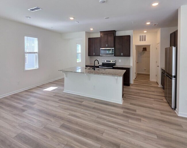 Building Photo - 114 Malbec Dr
