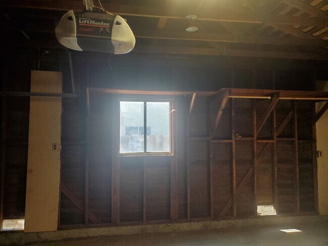 Building Photo - 1505 W Rumble Rd
