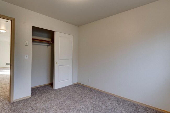 Building Photo - Two Bedroom Two Bathroom Condo in Summerwind