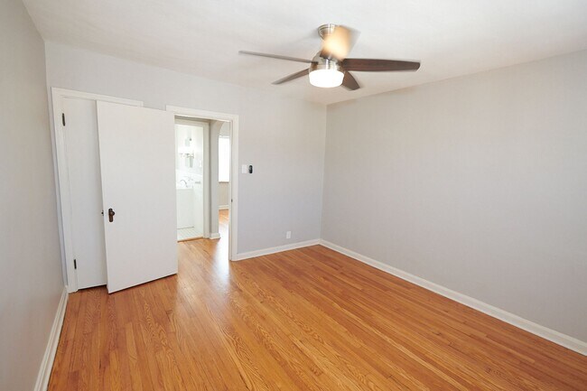 Building Photo - 5823 Lindenwood Ave