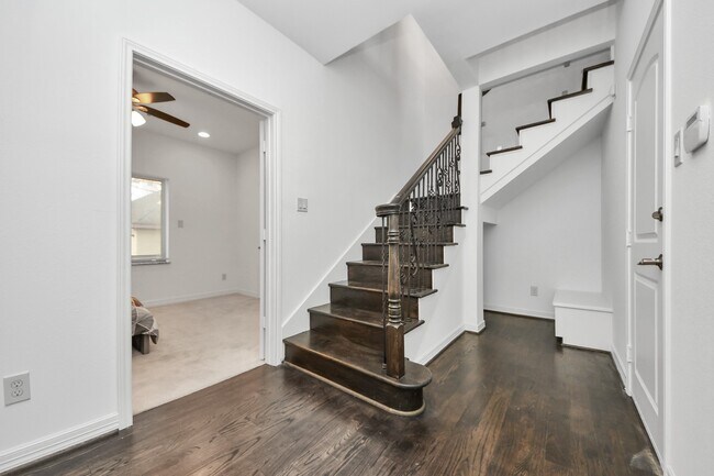 Building Photo - 146 Carson Ct