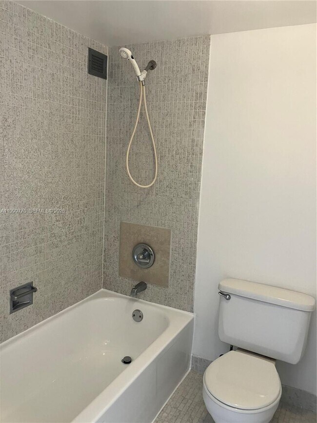 Building Photo - 17021 N Bay Rd