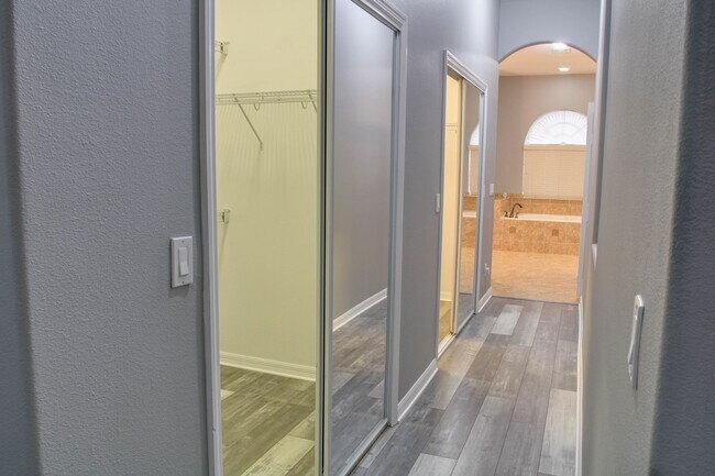 Building Photo - 805 Bainbridge Loop