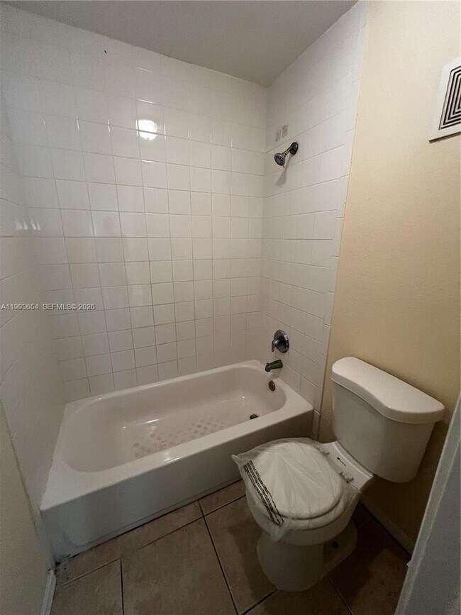 Building Photo - 2822 NW 55th Ave