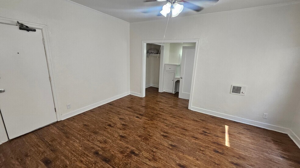 Building Photo - 727 S Coronado St