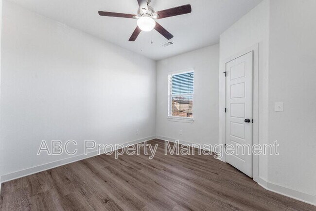 Building Photo - 3307 SW Hillstone Ave