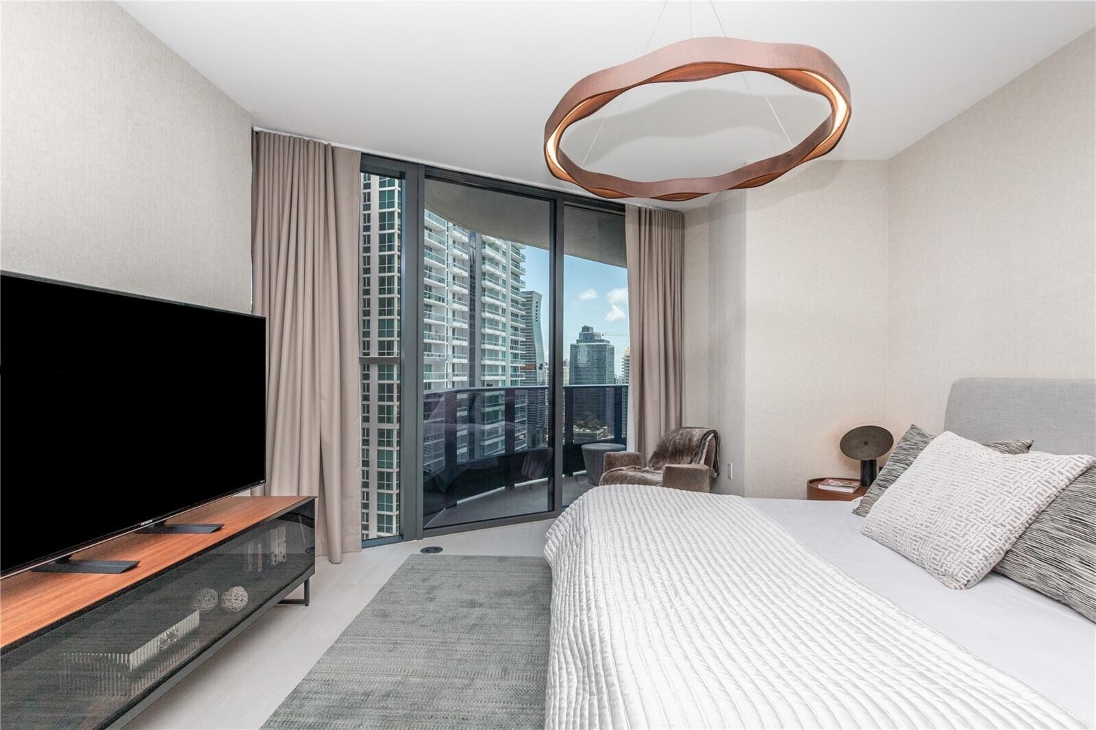 Building Photo - 1000 Brickell Plz