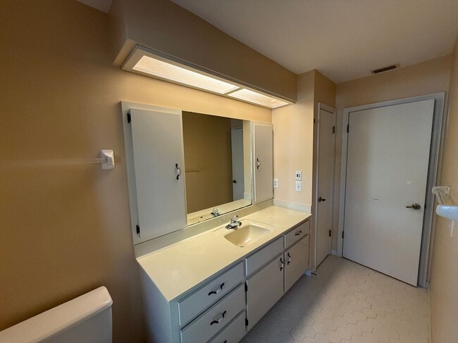 Building Photo - ENJOY EXCLUSIVE RAINBOW RIVER BEACH ACCESS with this beautiful 2BR/2BA Home in Rainbow Springs Co...