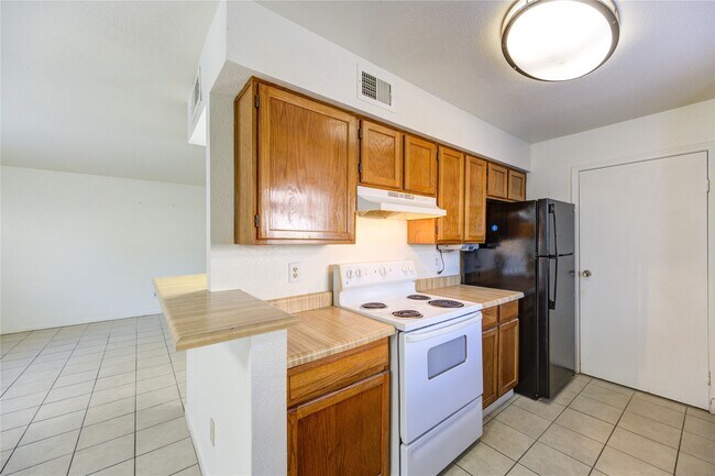 Building Photo - 6500 Sands Point Dr