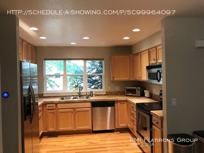 Building Photo - Spacious Indian Peaks Townhouse Close to L...