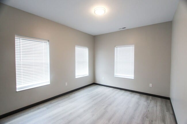 Building Photo - Beautiful 2 Bed, 2 Bath Apartment in PRIME location!  Furnished & Unfurnished Options Available!