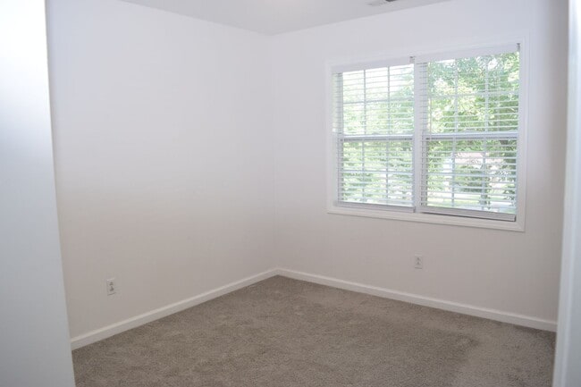 Building Photo - Spacious and Cozy 3-Bedroom Home in a Great Location